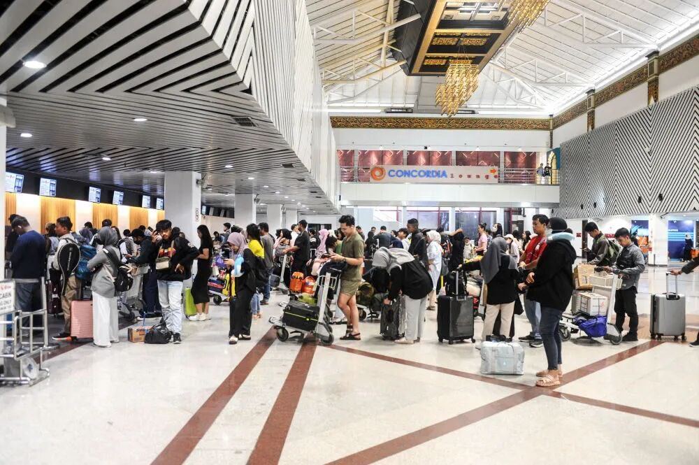 当地时间6日，印度尼西亚政府宣布，将航空运输燃油附加费率上调28个百分点，并允许