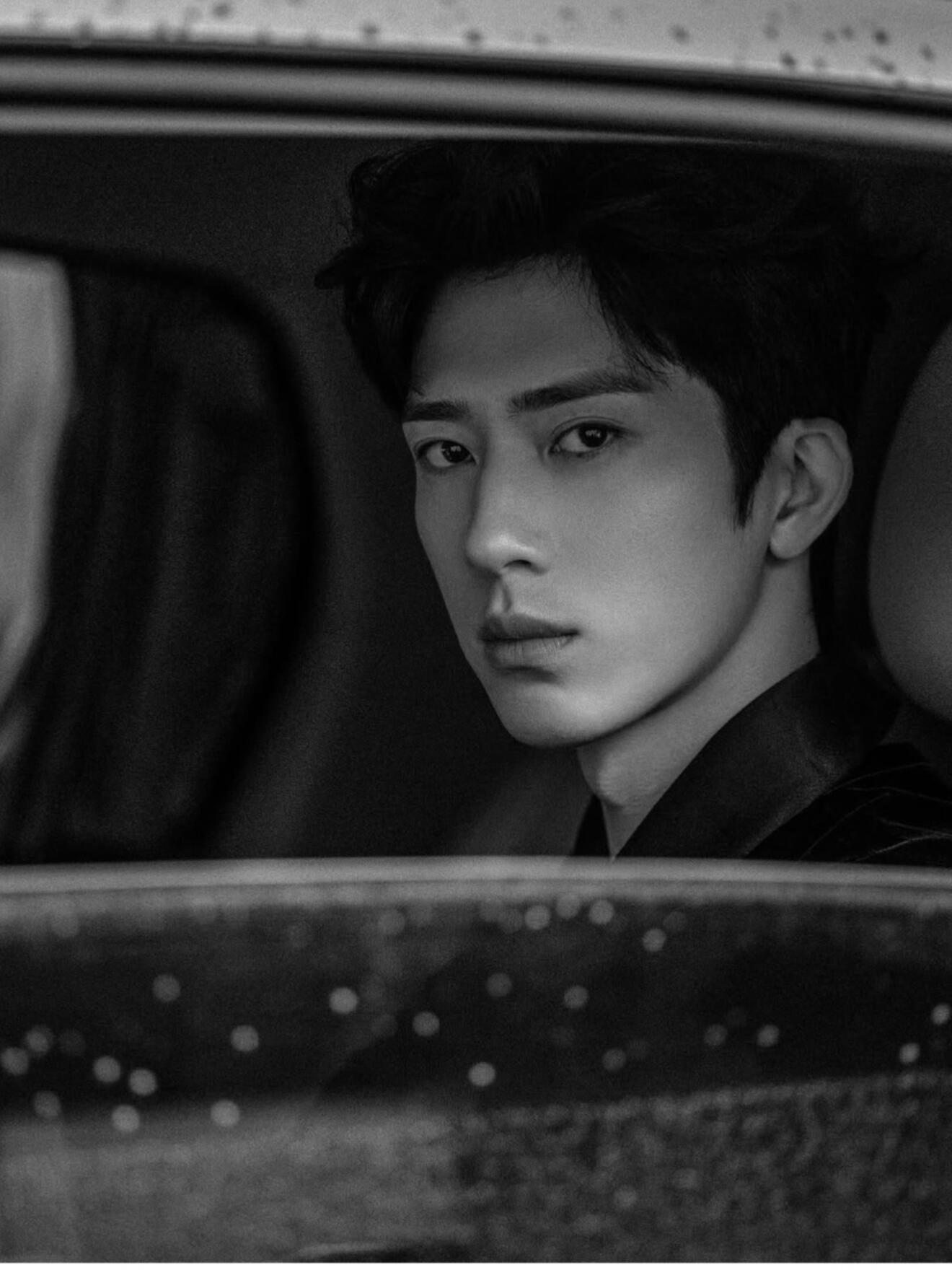 井柏然内娱掌管穿搭的神白敬亭出门前得焦虑一周，而井柏然随手一搭就是神级穿搭模板！