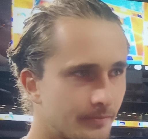 兹维列夫轻取塞伦多罗，晋级迈阿密大师赛四强！
      2026年3月27日上