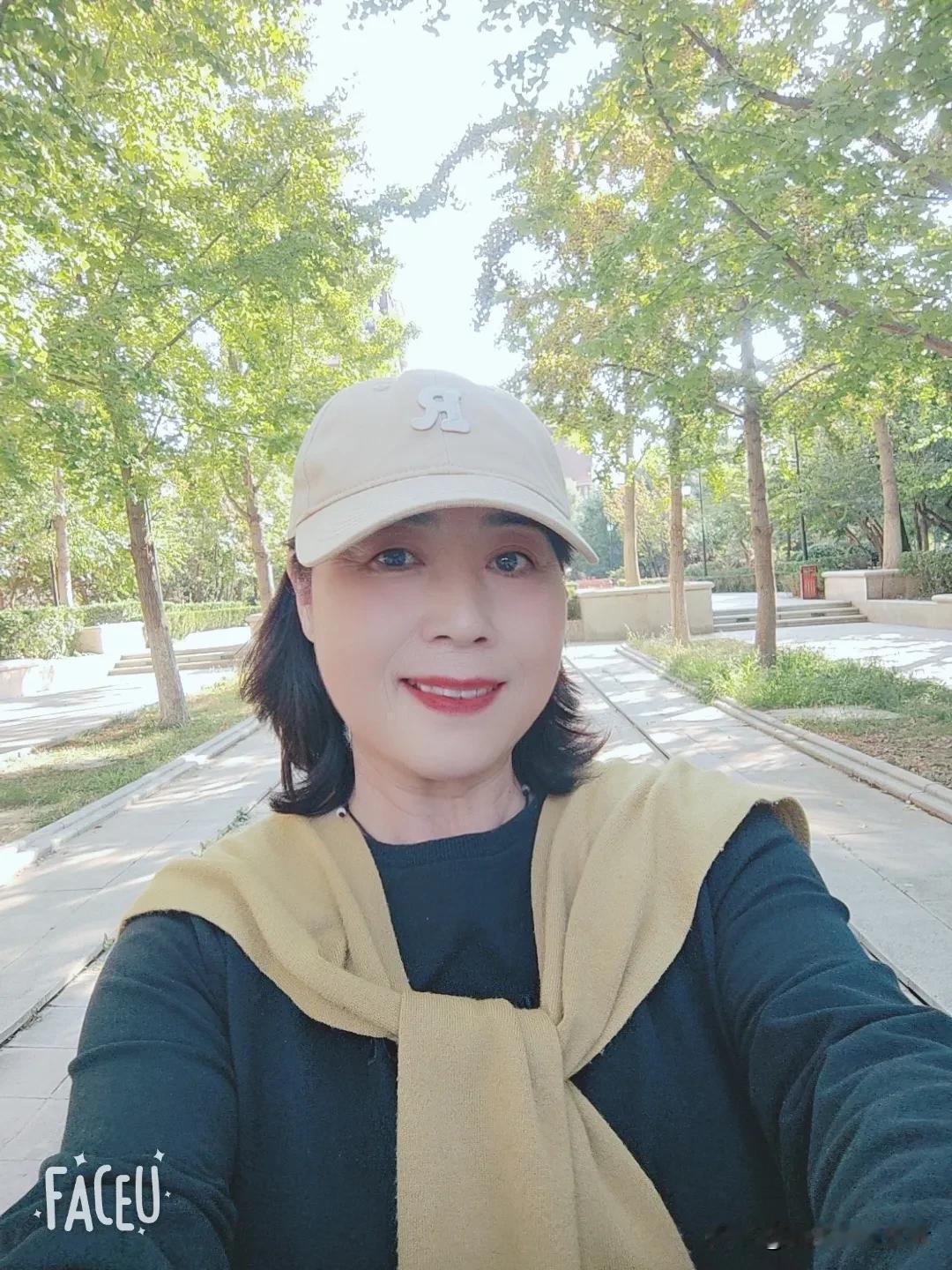 阳光，会照亮每一个抬头的人
生活，会善待每一个认真的人
认真生活，善待自己
抬头