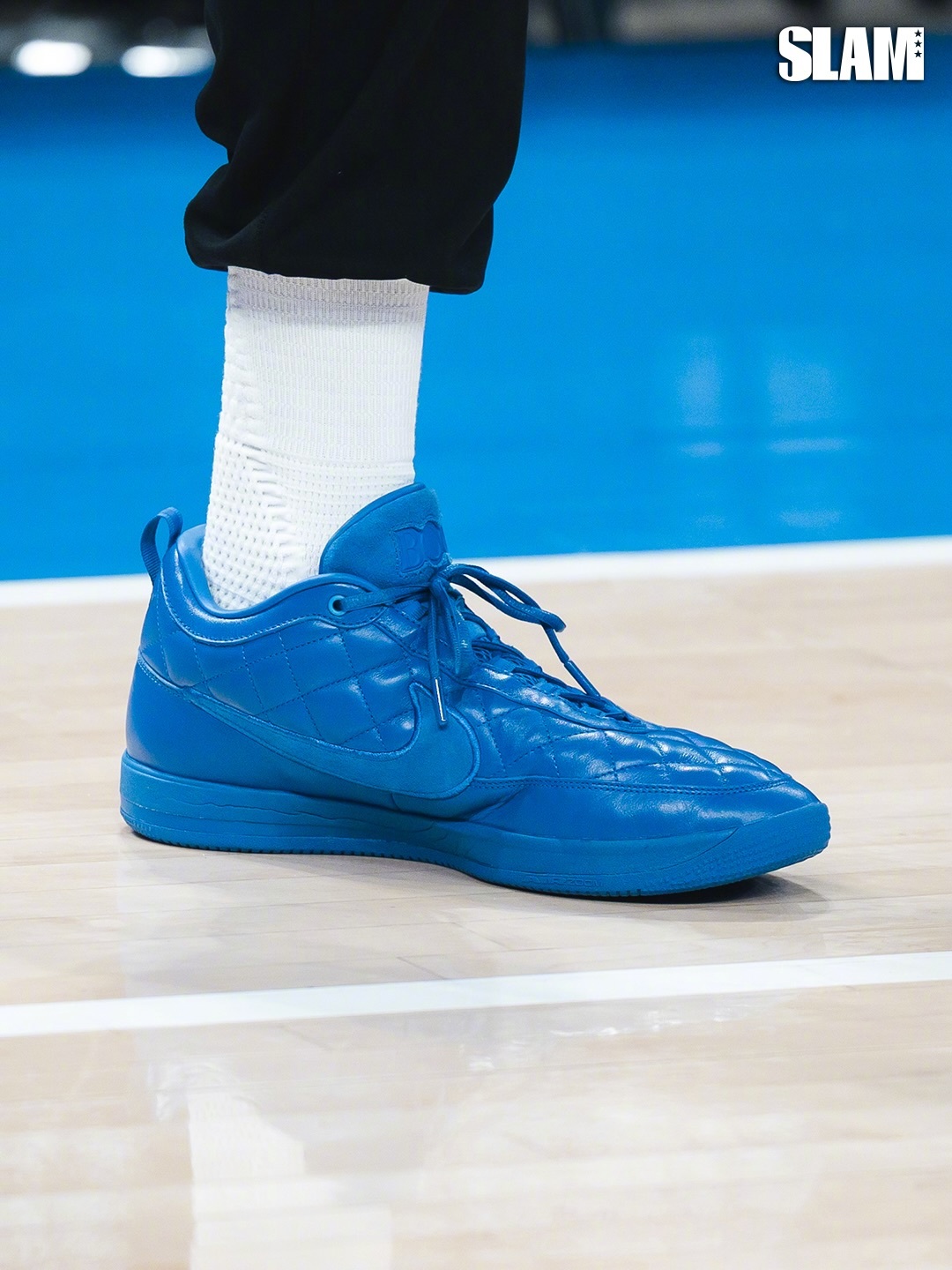 布克今天上脚了Nike Book 2 PE “Just Don”。这个灵感来源于