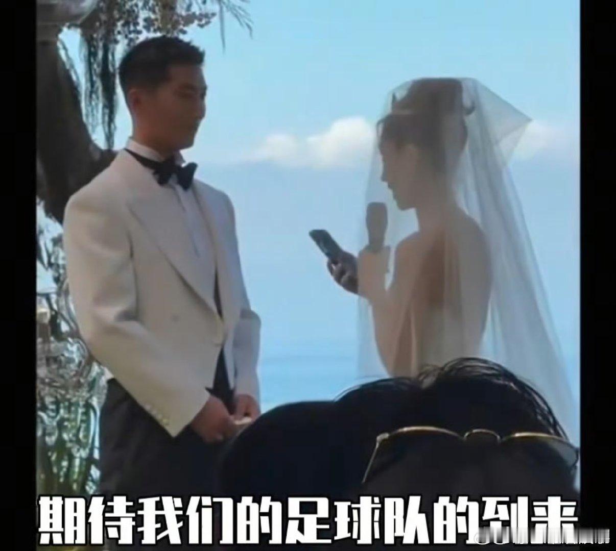 何超莲婚前婚后生子态度大变窦骁何超莲曾在机场吵架 从婚礼上的生育期待，到采访中的