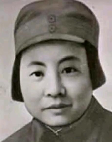 1941年1月，施奇被捕，敌人见她不屈服，就把她活埋，当泥土将施奇全部埋没时，敌