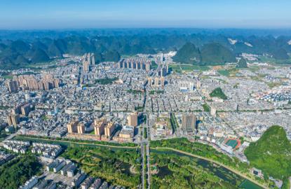 广西现代职业技术学院在河池市。是广西壮族自治区人民政府批准、教育部备案的公办全日