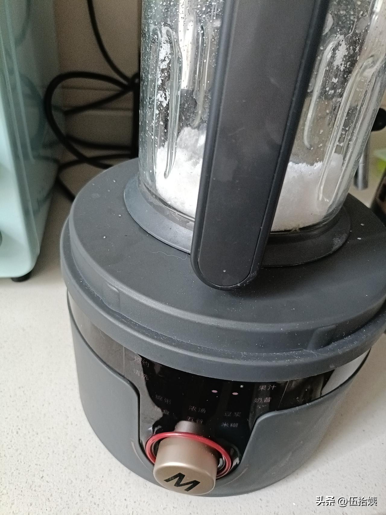 接到好大儿的任务，做曲奇！
自他上大学开始，甜品糕点就很少做了，家里材料有低粉和