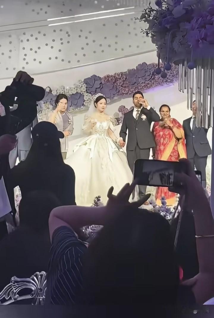最近老是看到中国女士嫁给印度男士，大家都知道印度女士在他们那里地位不是很高，而且