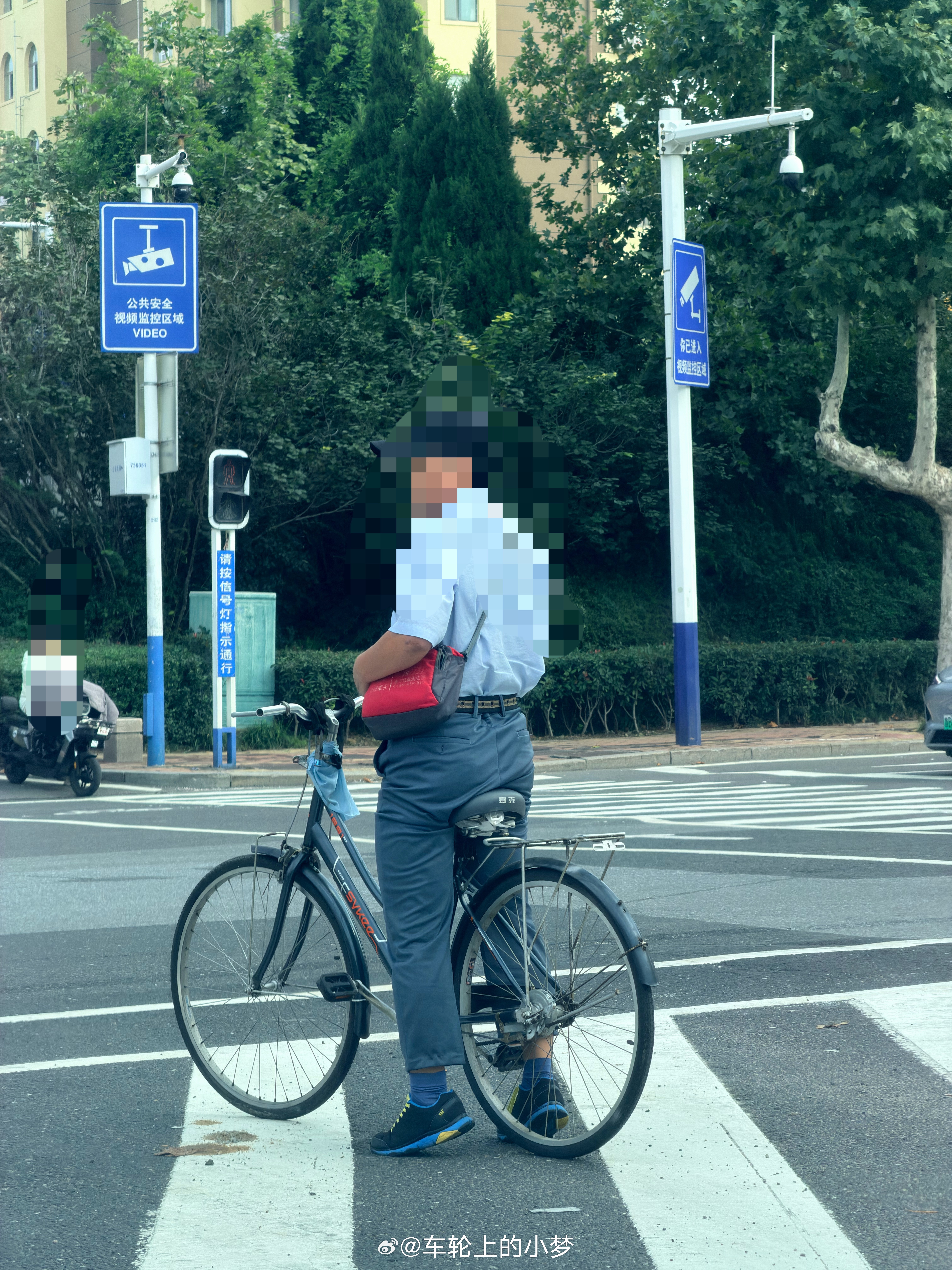 自行车骑得感觉好别扭[思考][思考][思考] ​​​
