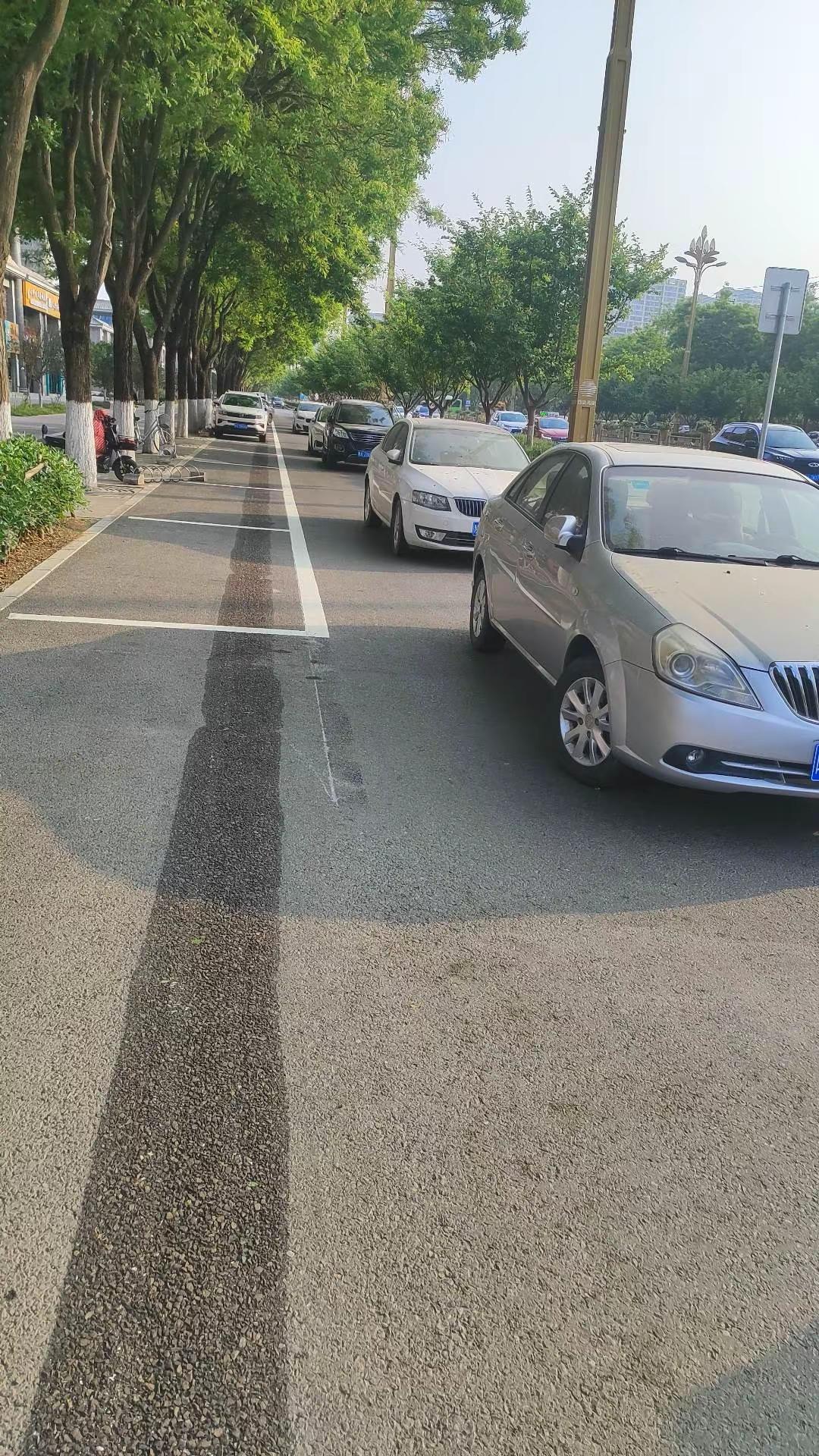 只有努力，生活才会更美好。这是一大早看到的一幕，可以看出车主对抗情绪很大，对现在