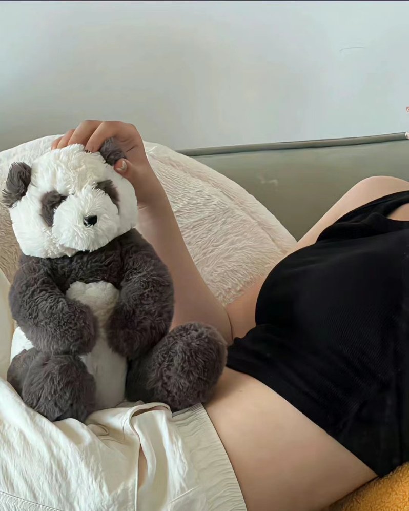 虽然我收入落后 但是我消费超前啊 . ​​​