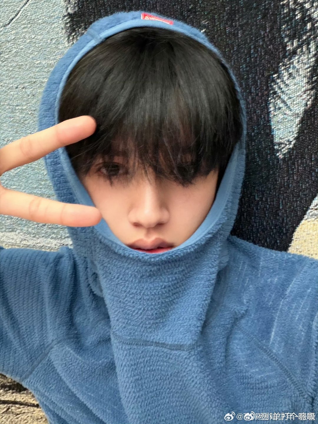 张极生日会首唱原创单曲张极直播张极生日直播首唱原创单曲，这小孩真的长大了！从清唱