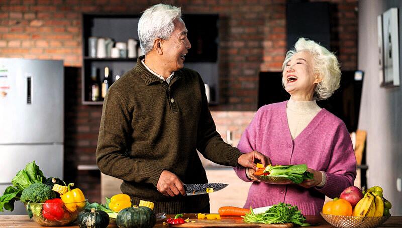 你反复担心的事，最后都会出奇的好

人到中年，最熬人的不是风雨，而是心头那点放不