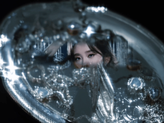 唐艺昕闪爆了唐艺昕美得眼前一晃又一亮 唐艺昕浪姐初舞台太绝了！blingblin