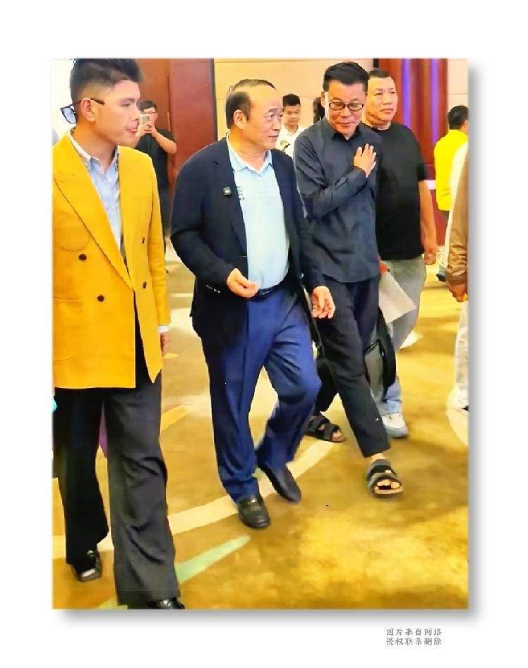 兰世立李国庆同框出席活动，气场依旧不减

一场活动现场拍下的一幕：兰世立与李国庆