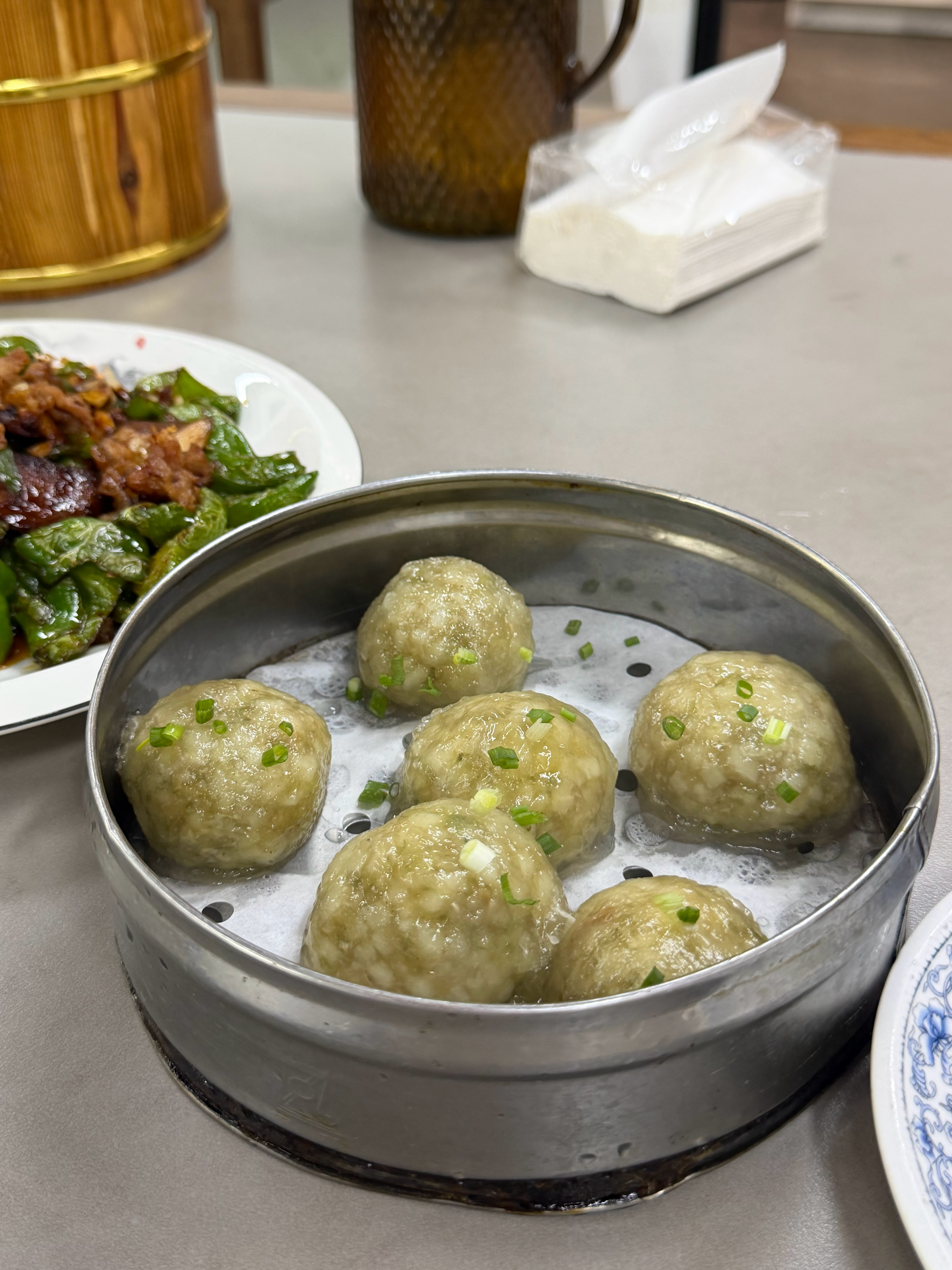 徽菜居然也如此的辣辣辣 遭不住鸟[捂嘴哭]葛粉丸子是特色 好吃！！！  ​​​