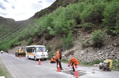 人们都知道，想进入体制内工作很不容易，需要经过公开招聘，几百个人争一个岗位，竞争