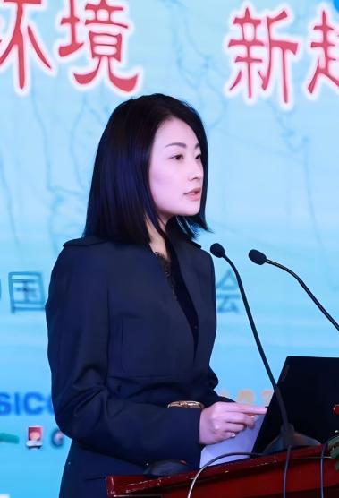 宗三叔太无耻了！！！


宗三叔一边争家产
一边散播宗馥莉的谣言
手段实在上不了