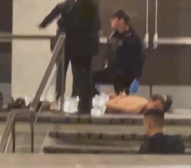 暗杀枪响，谁才是最大赢家？

说起来你可能不信，正是特朗普。

要知道他上回遇刺