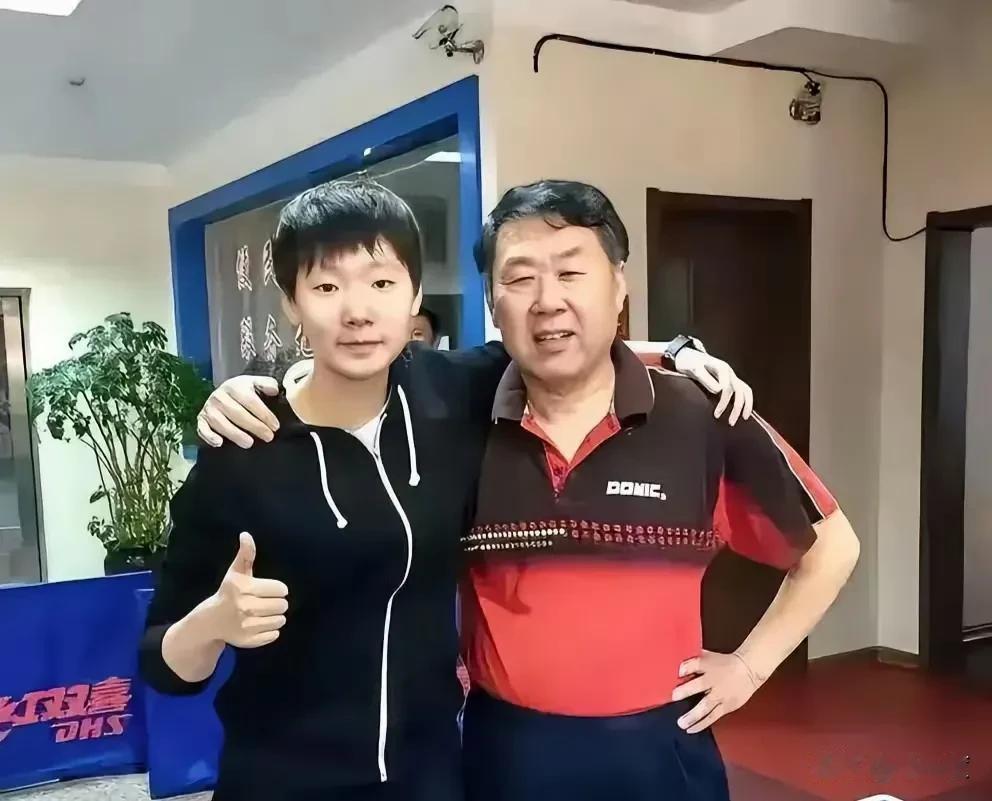 被奥运冠军王曼昱的父亲震惊到了
都说父爱如山，父爱无声 
正是因为王曼昱父亲的坚