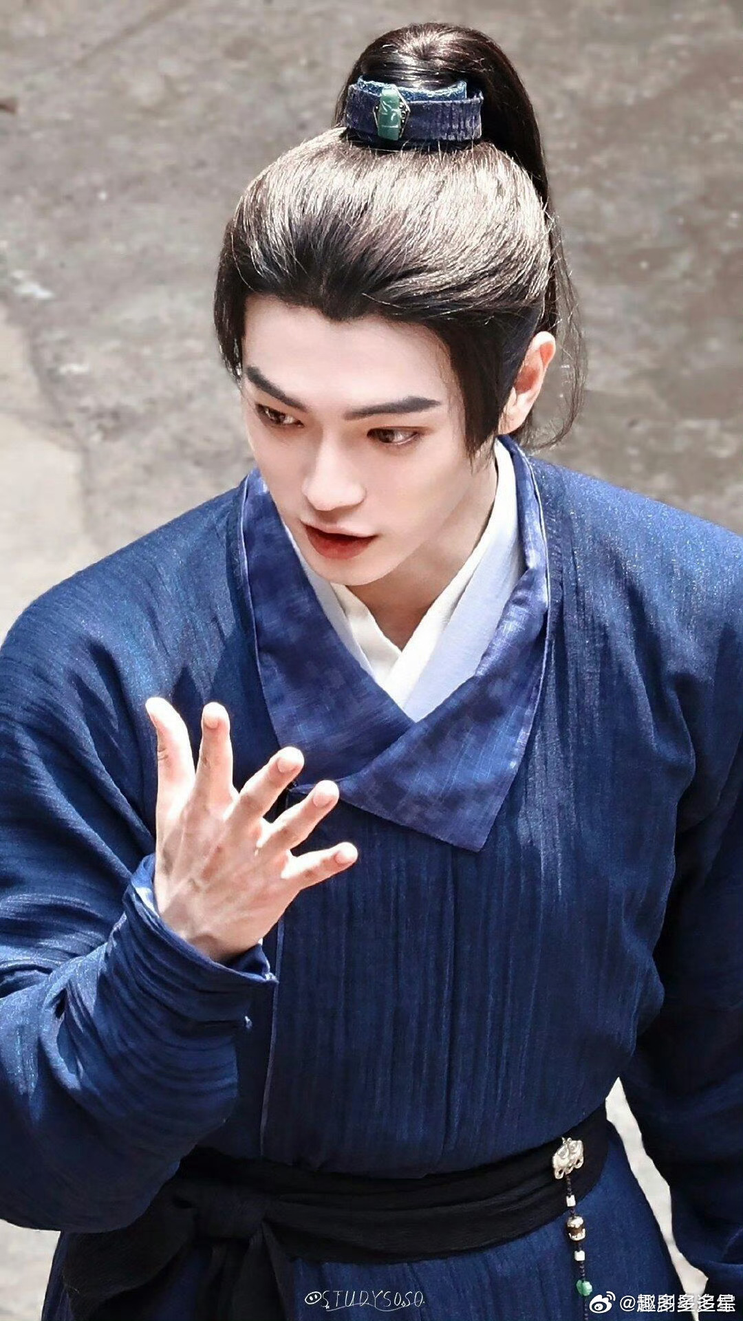 因为太害羞拒绝了crush四次许凯这次演禁欲天师被田曦薇这只猫妖疯狂调戏，表面"