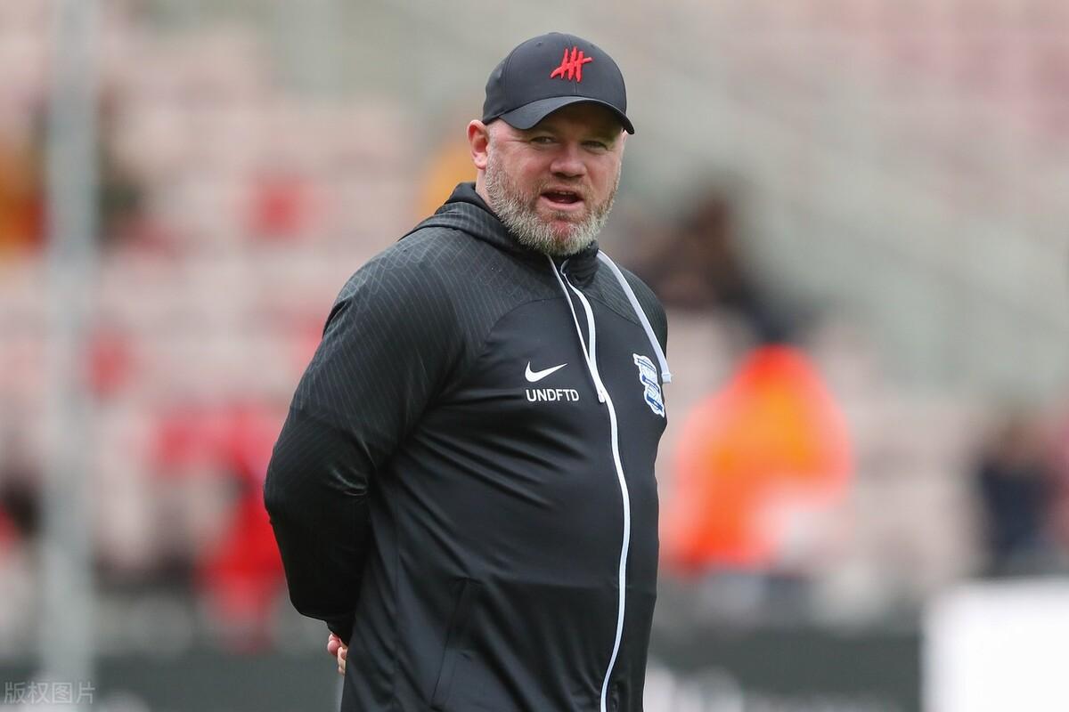 鲁尼回家遭遇开门黑，[笑哭]老队友真不是好惹的！都是带“胡”的人，鲁尼却似完败了