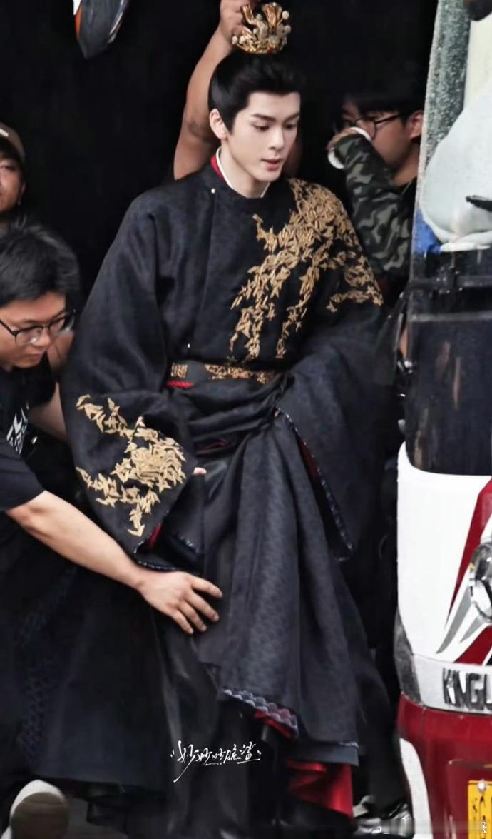曾舜晞妆造运曾舜晞古偶妆造运曾舜晞妆造运真的很好👌🏻每次古偶妆造都很有辨识度