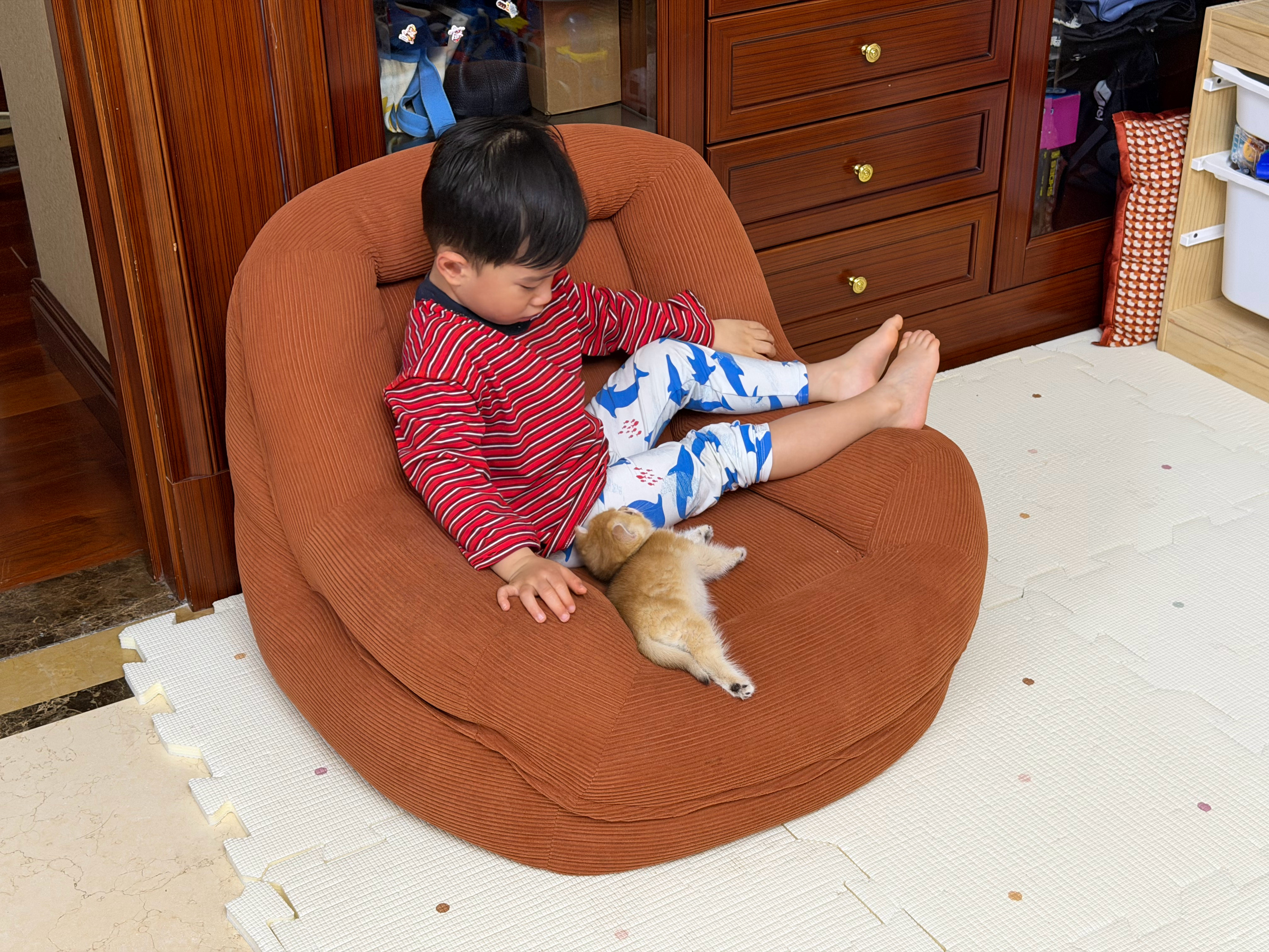 孩子坐高铁回到天津就病了先流鼻涕 咳嗽 发烧 昨天夜里1点多难受烧醒了一早7点又