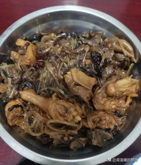 一盆剩菜，让我看明白了人心
大年初二
大家在我家聚会
我和老公从一大早开始忙乎起