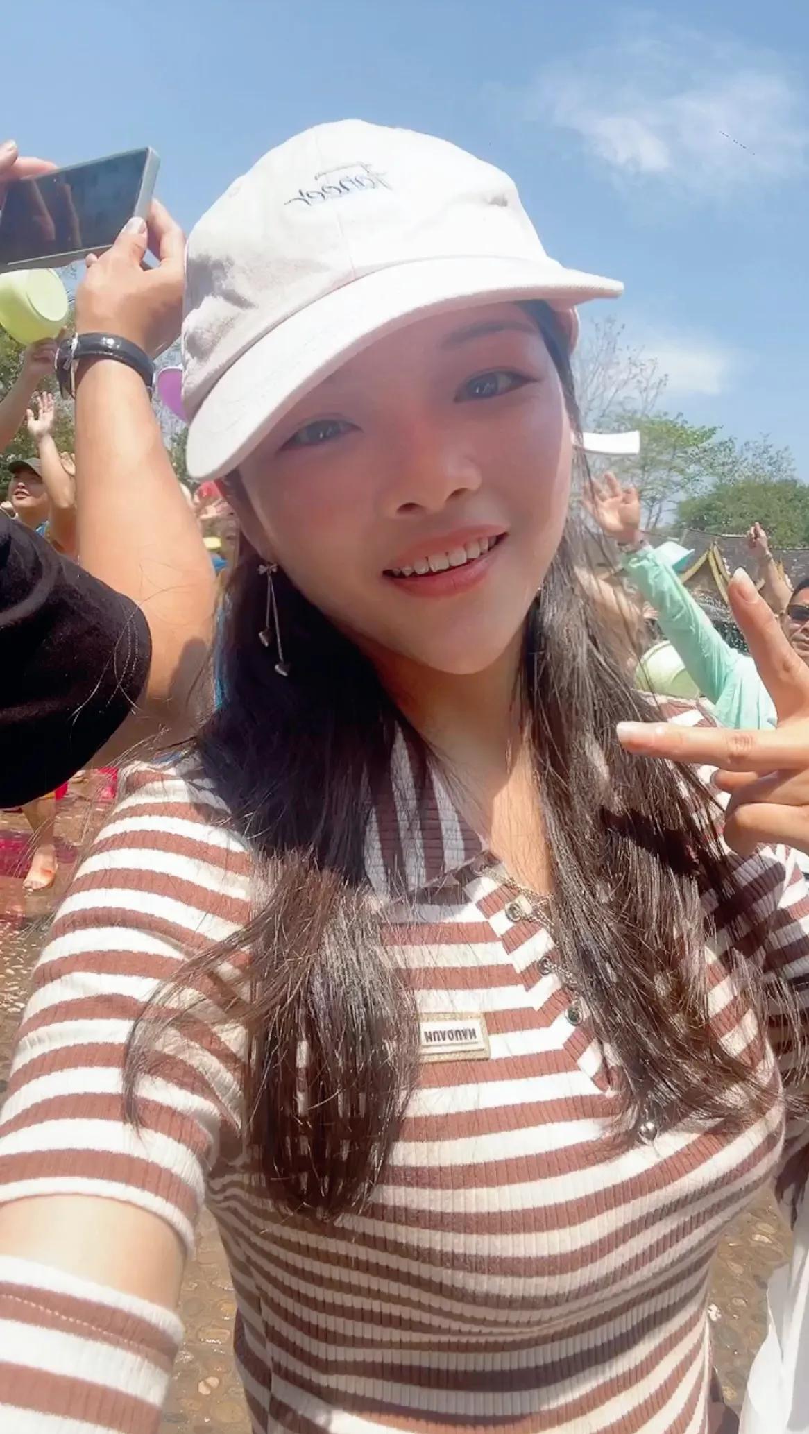 我一个同学知道我来云南了，最近总是和我发消息问我的具体位置，我都不知道要不要说，