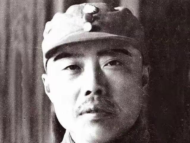 资历比肩伟人，三年深山死战，项英为何执意拒北上？一念执念酿成千古遗憾
 
同样是