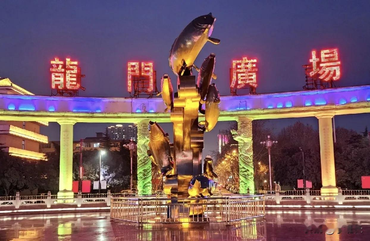 家人们谁懂啊？大货车司机竟然开着“钢铁巨兽”顶撞保安，这不是电影名场面，是现实里