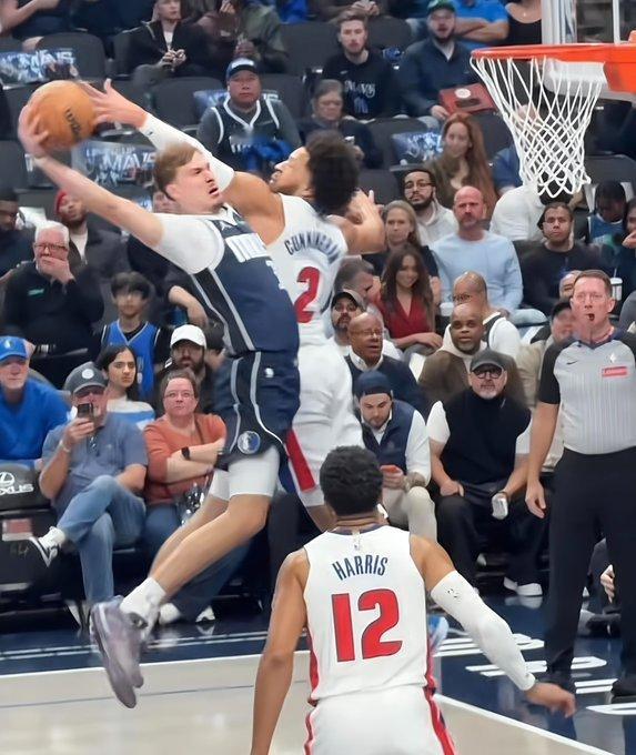 美媒发图文：“如果库珀·弗拉格能保持这种状态，他或许真的会成为独行侠队史上最伟大