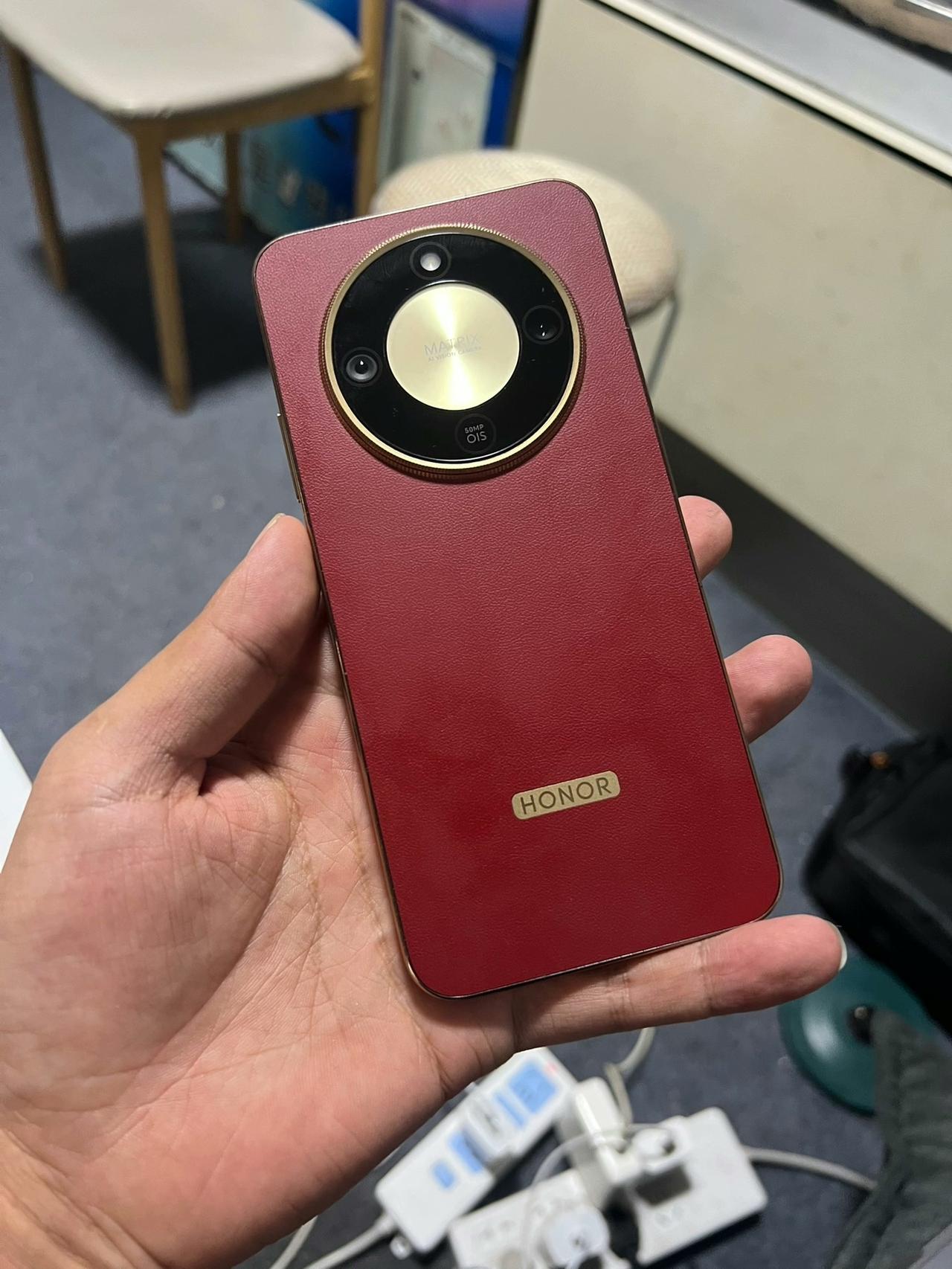 醒醒吧，别活在参数泡沫里！都2025年了，还有人拿骁龙6 Gen 4说荣耀X70