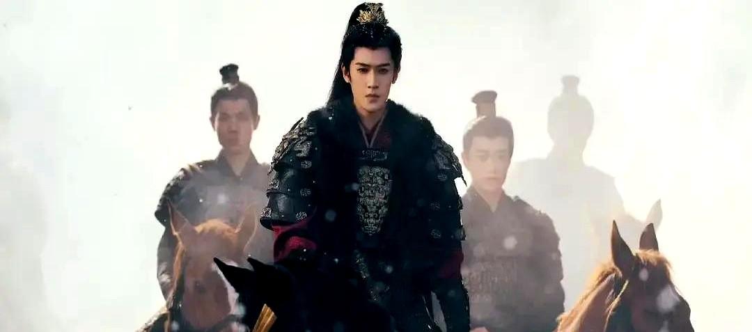 主演评分3.2，客串封神，这事儿太讽刺了。

李昀锐在《冰湖重生》里演男主诸葛玥
