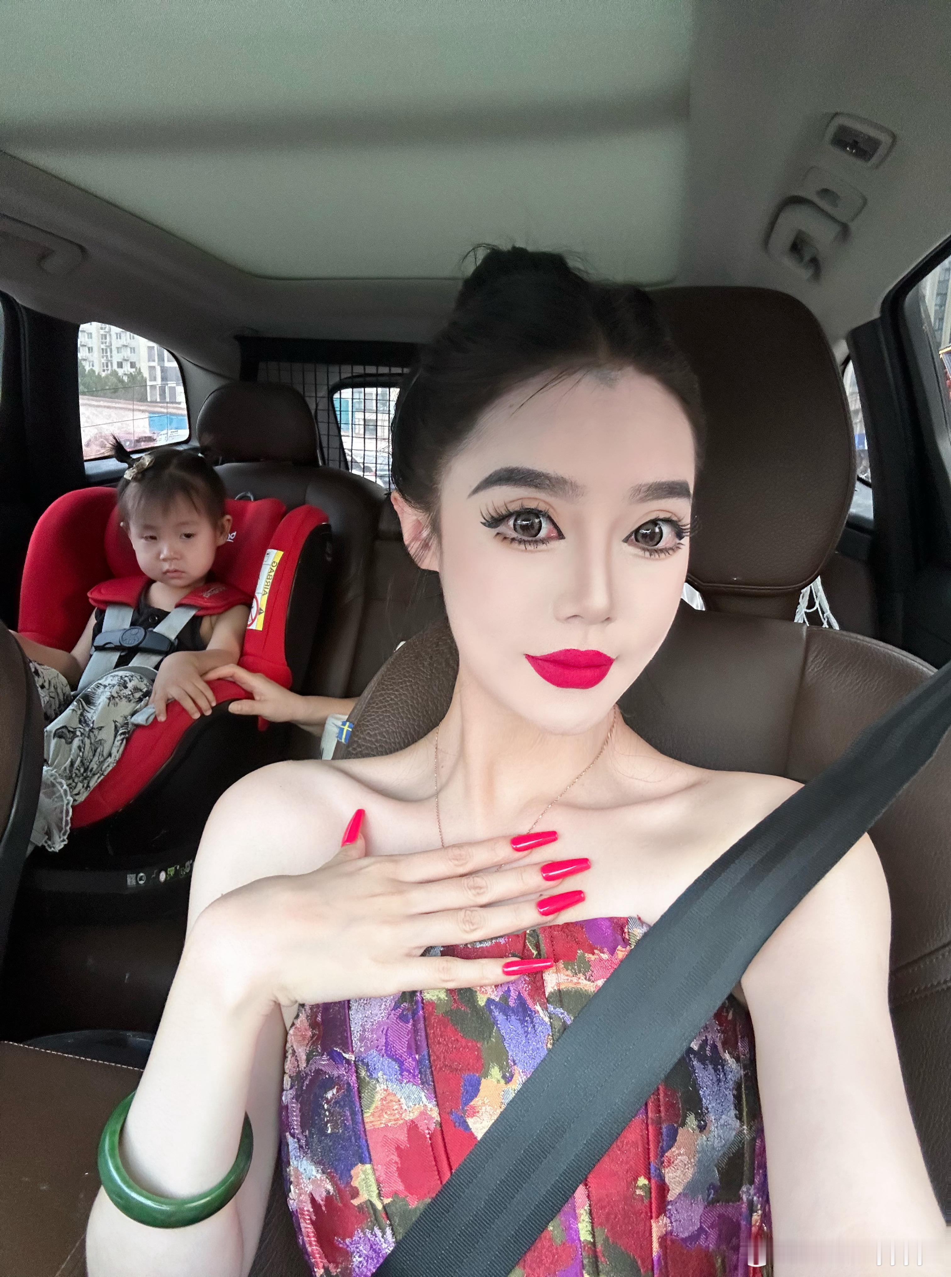 作为一个年卡的忠实用户，还是第一次看到银基动物王国的烟花秀呢～#银基动物王国# 