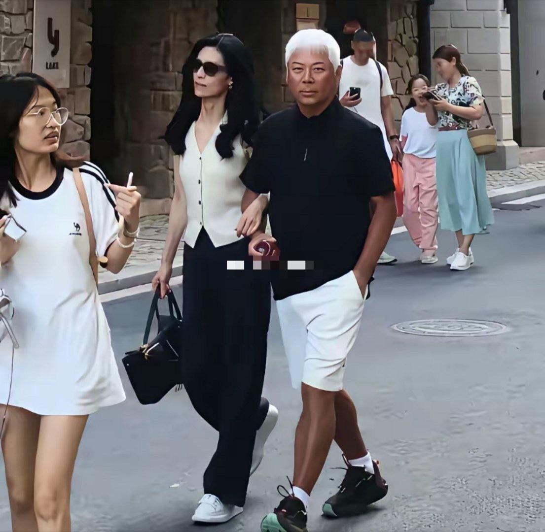 巨星是不是想法太多了？
他头发都想白了，动不动就在蒙面歌手竞猜时，他说："如果我