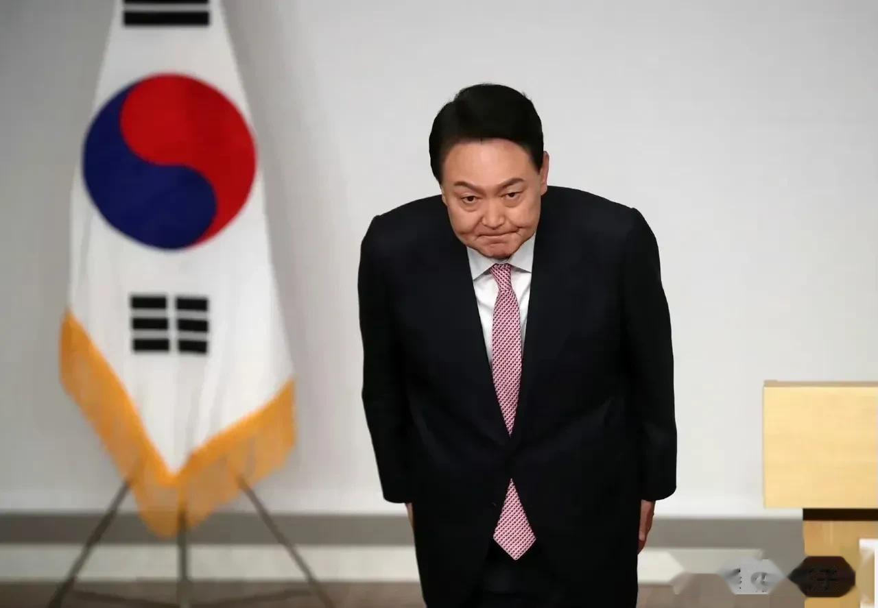 先鞠一躬！不够再鞠一躬！俄罗斯针对韩国总统尹锡悦准备向乌克兰提供武器的言论进行警