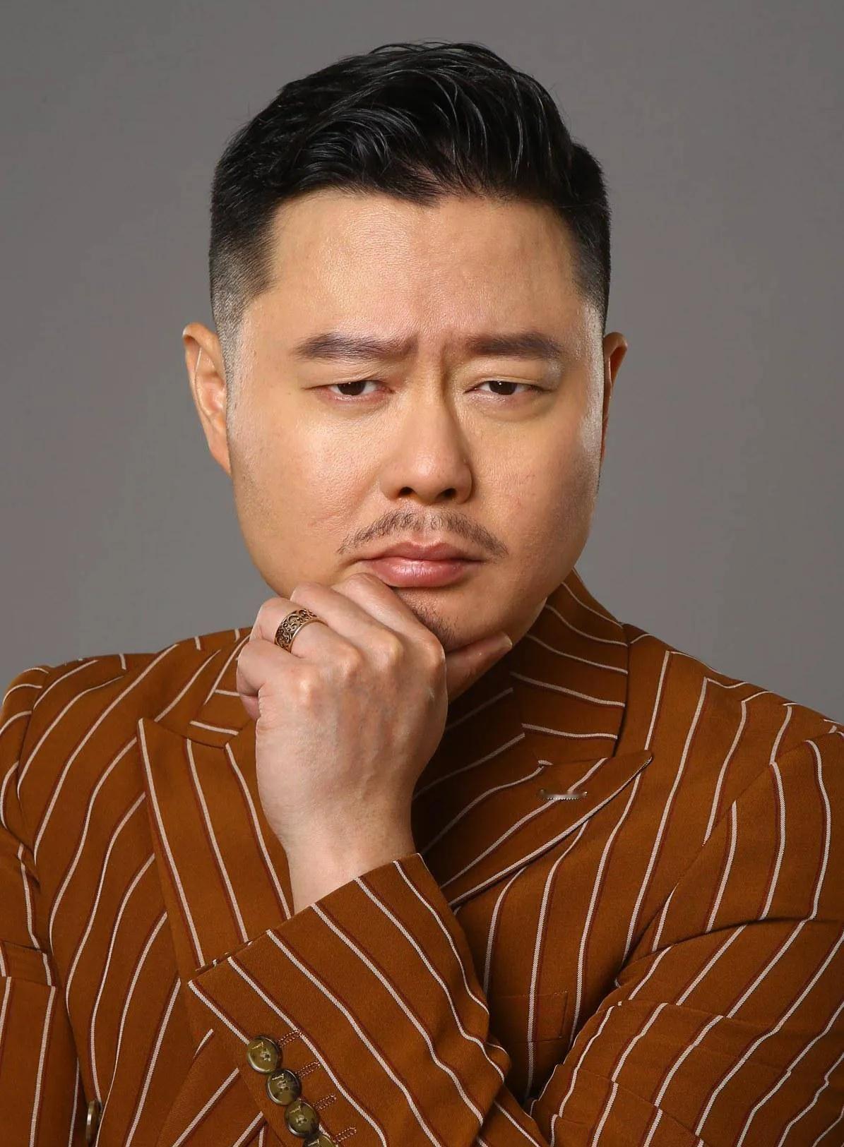演员，魏翔说，在《飞驰人生》这部戏里我和沈腾的那段天台戏份剧本里并没写，这段戏是