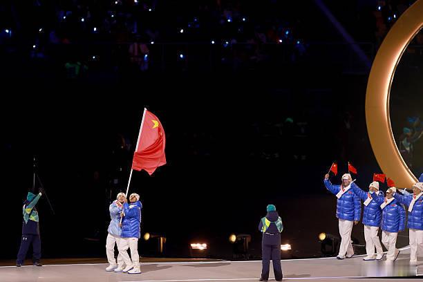 冬奥会开幕式冬奥会看看东方大国的自信与从容，小围巾真好看！ 