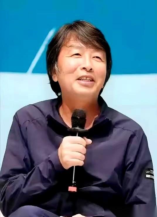 我见过最拧巴的人，就是钱在银行，人在病床。
一辈子抠抠搜搜，舍不得吃穿，最后攒的