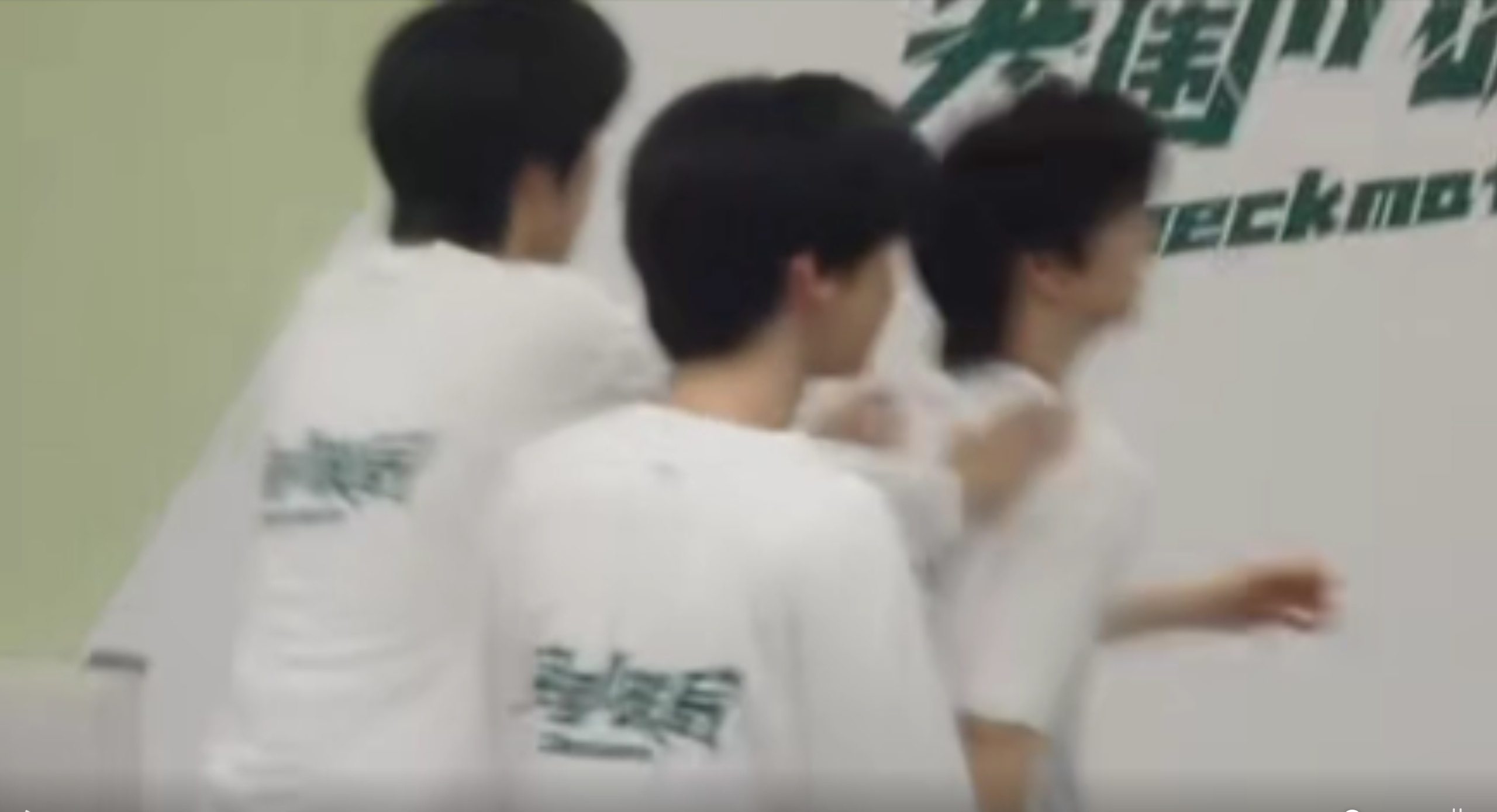 有点黏糊 