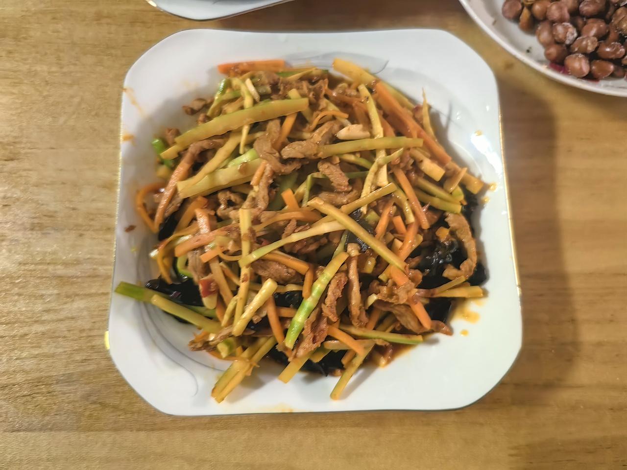 全中国高富帅能占全三条的男人不超过10个人，找对象不能从金字塔尖找，根本都碰不着