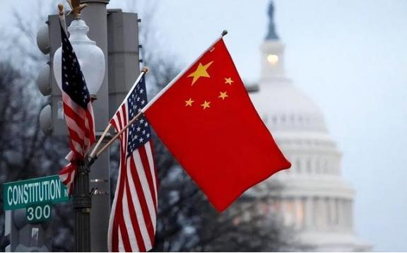 美国在赌，中国也在赌，美国赌中国不敢武力收复台湾地区，不敢打日本，而中国则在赌美