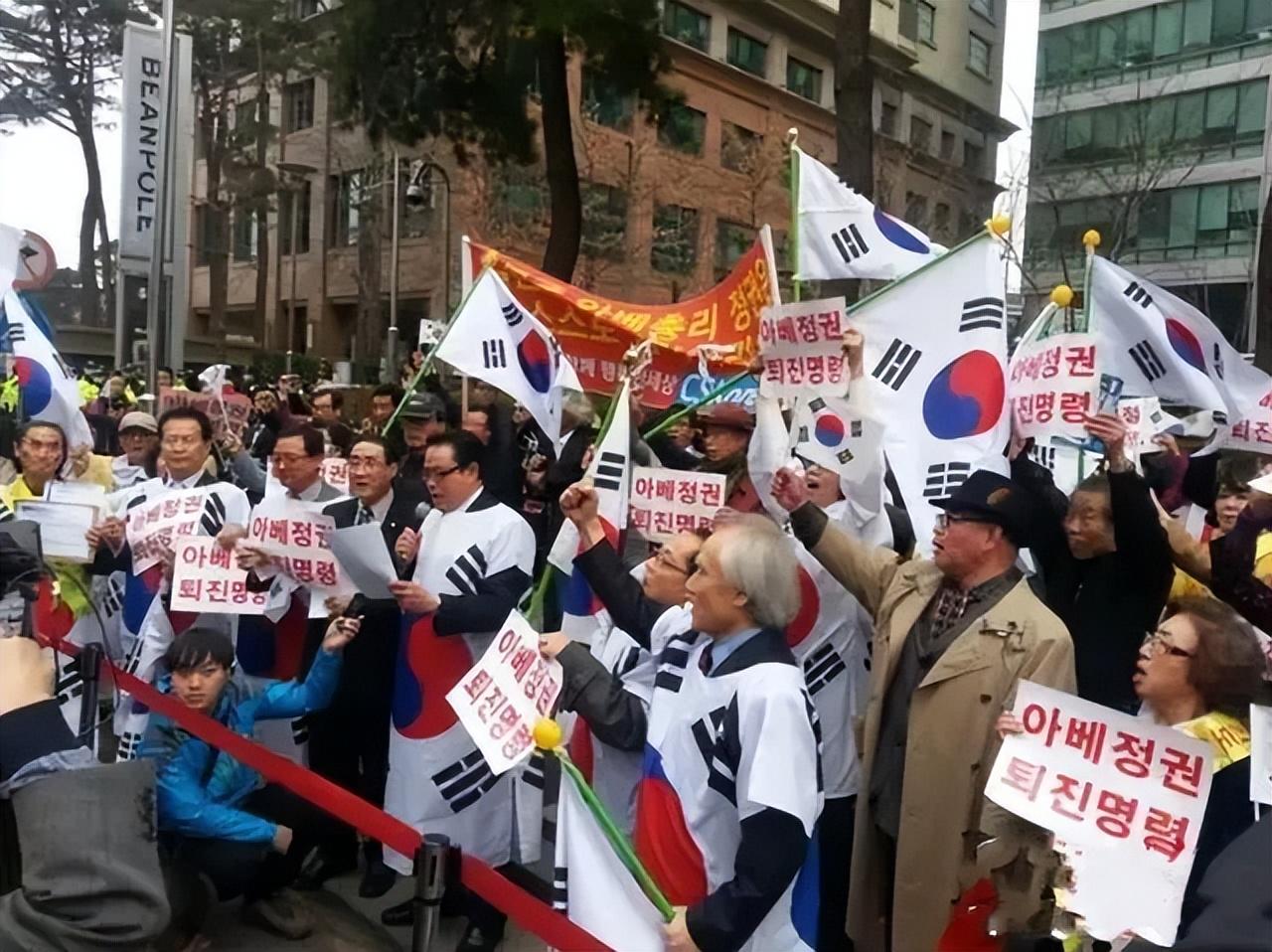 14.4 万人飞升预言太离谱，韩国邪教为何能火遍本土还传到美国。

提起韩国邪教