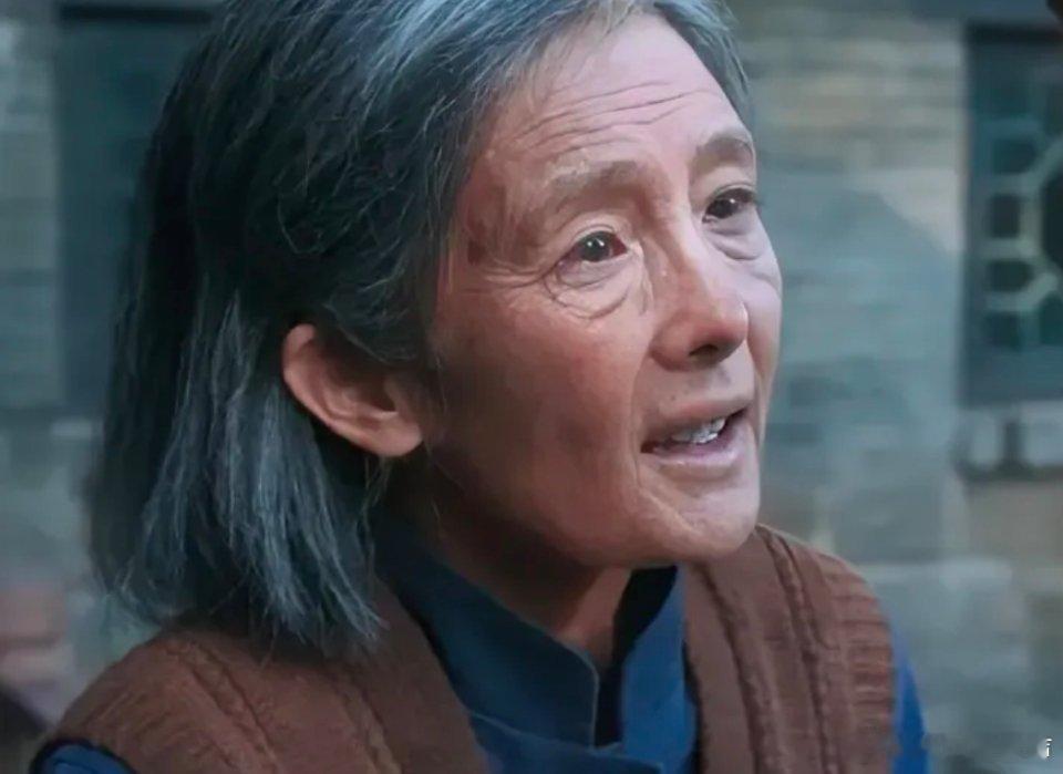 生万物：一院承岁月，一石记平生 青瓦覆着岁月的苔痕，朱门映着流年的光影，宁家大院