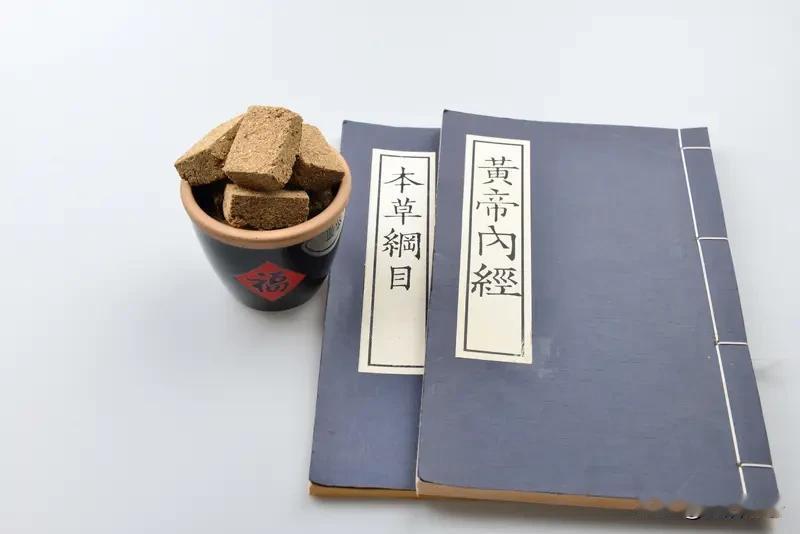 中医经典书籍众多，很难说哪本是最好的，不同的书有不同的价值。
像《黄帝内经》，含