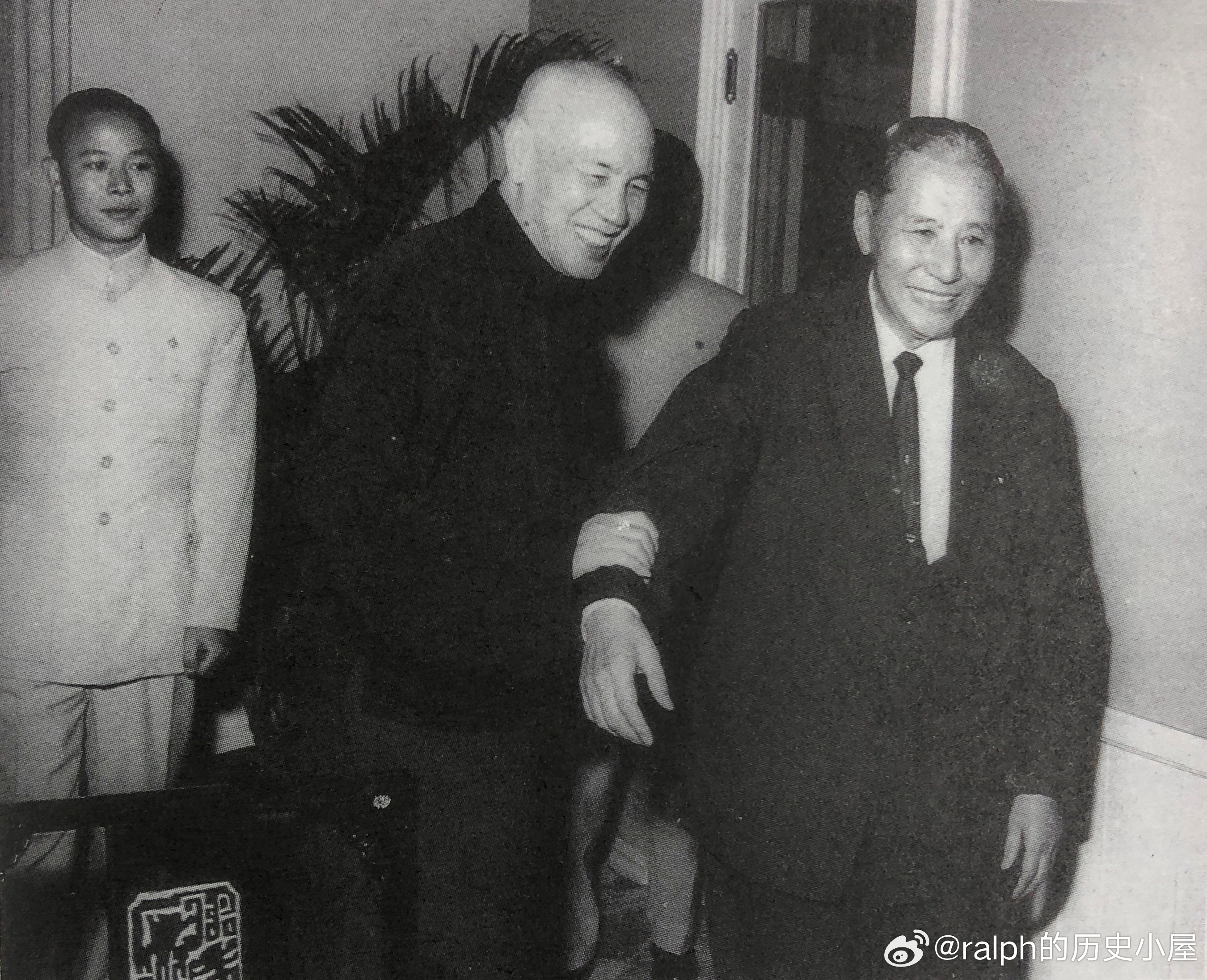 1961年10月张群夫妇欢度金婚纪念日，蒋介石亲自扶这位终身老友入座历史影像