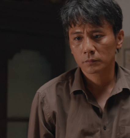 刘烨叵测无台词情绪戏刘烨叵测无台词眼神戏眉梢抬惊，眼角垂痛。刘烨一字未吐，却用眼