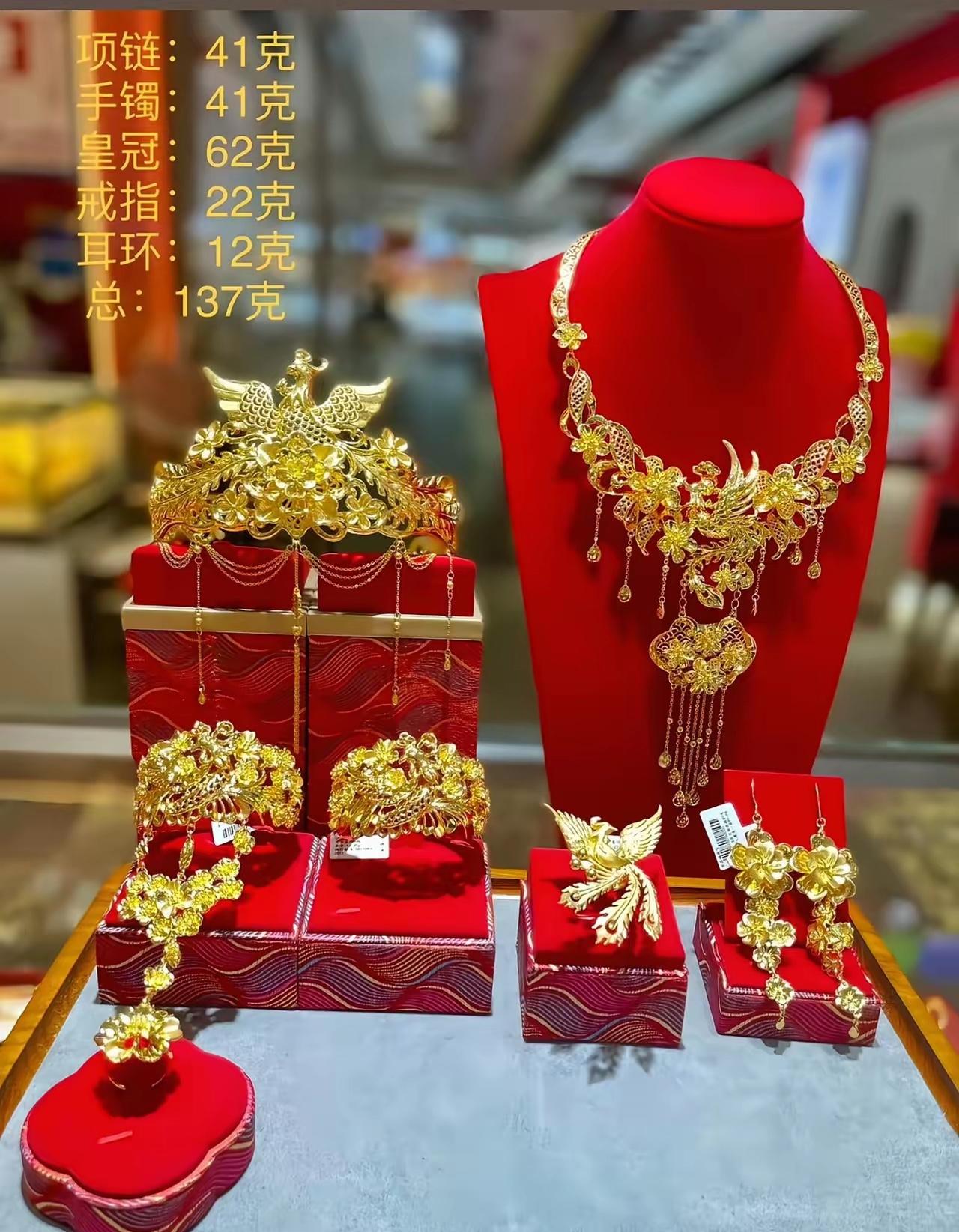 黄金若暴跌，会出现什么社会现象？黄金要是大幅暴跌，普通人直接分成两拨。
之前高价