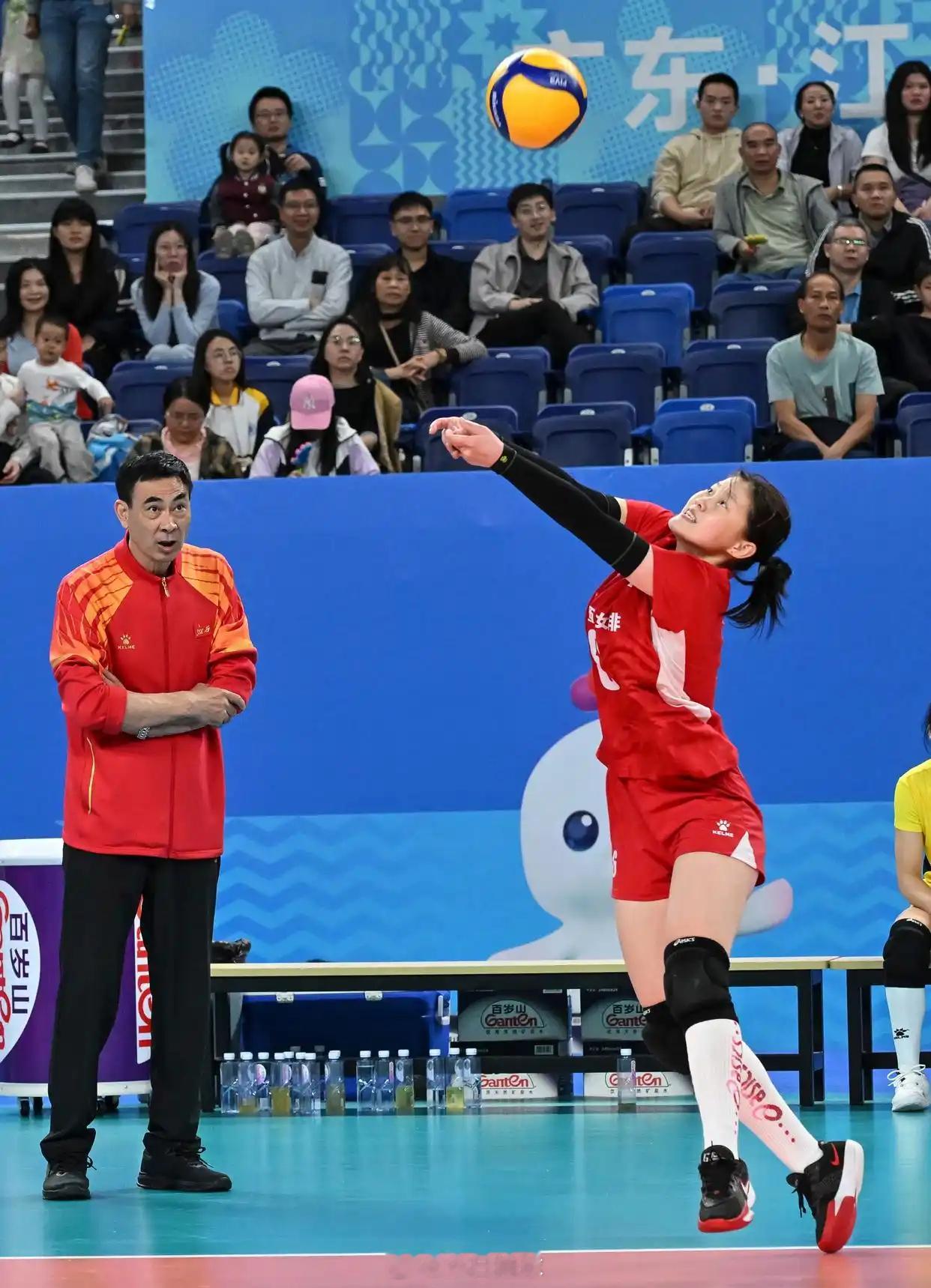 新华社组照： U20女排小组赛，11月11日，A组的上海队3-0江西队（新华社记