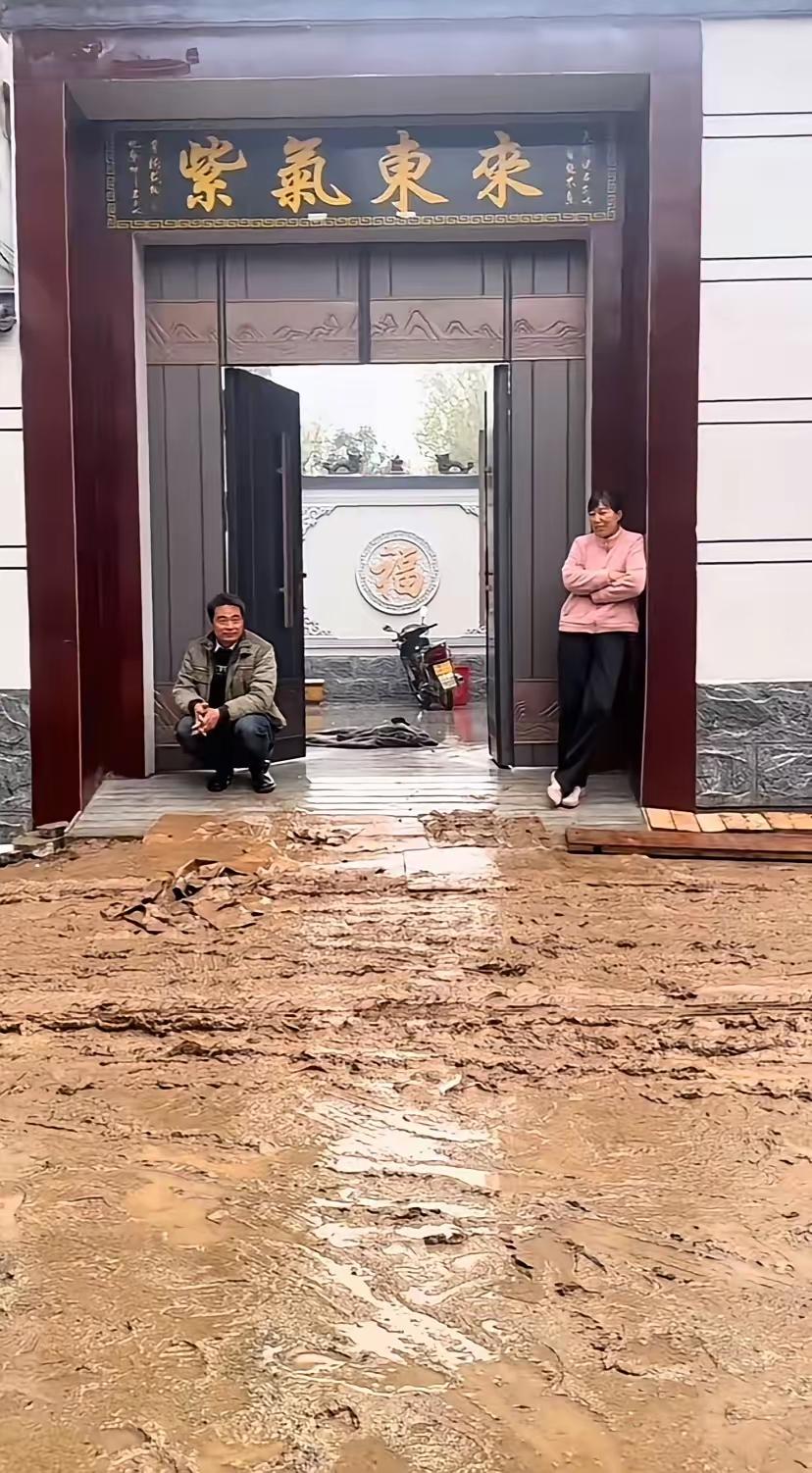 来不了了？
紫气都绕着走了，看看你这门前的路，泥泞不堪，高洼不平，有多少紫气财运